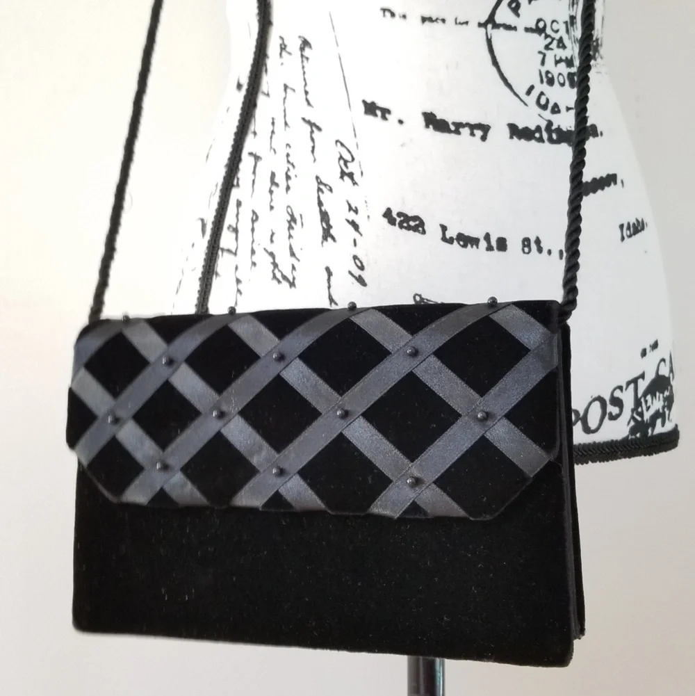 Black Velvet Ribbon Pearls Pocket Book